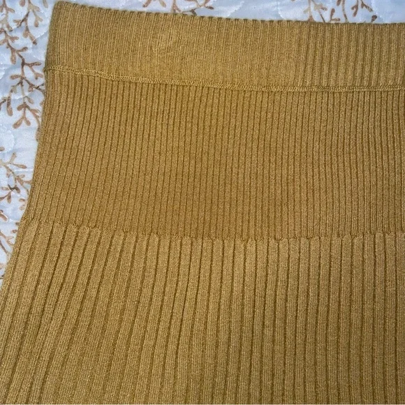 NWT Aerie Take Charge Wool Blend Ribbed Sweater Knit Mini Skirt in Golden Honey - Picture 7 of 8